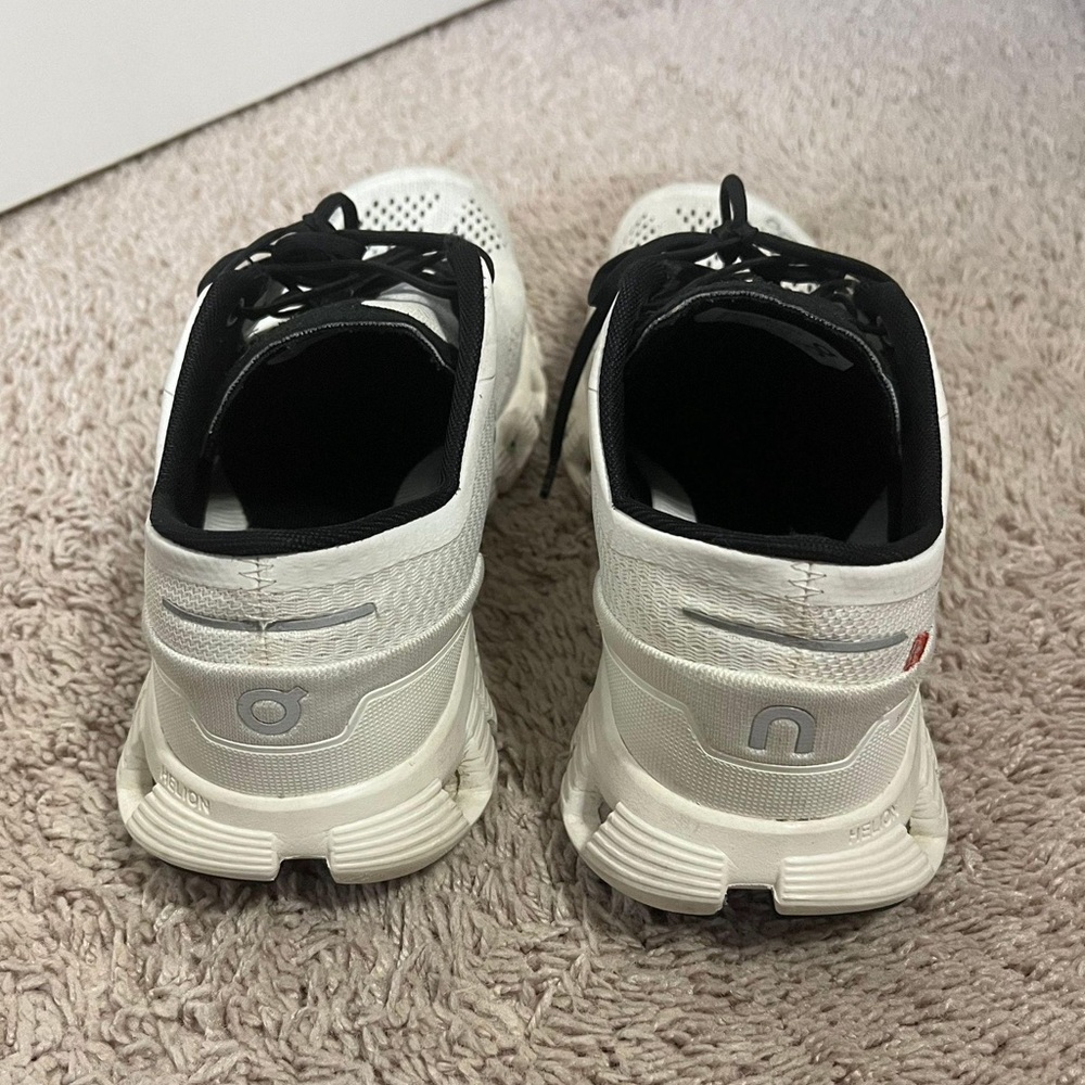 On Cloud On-running Cloud X Running Shoes